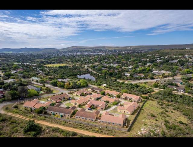 3 BEDROOM TOWNHOUSE FOR SALE IN OATLANDS